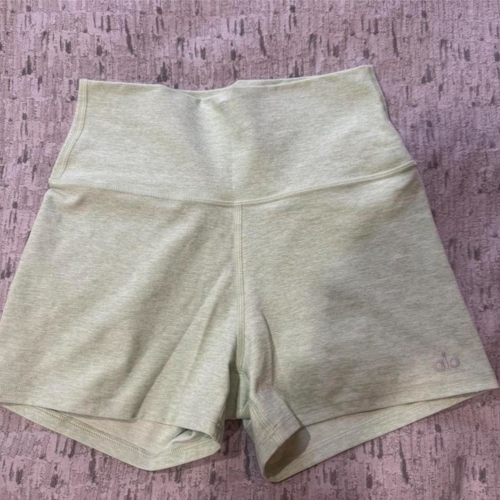 EUC ALO YOGA ALOSOFT CAREFREE SHORTS & HIGHLIGHT BRA - Picture 2 of 6